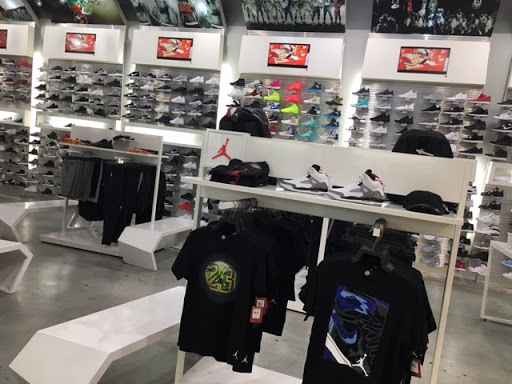 Shoe Store «Shoe Palace», reviews and photos, 2200 Hilltop Mall Rd B103, Richmond, CA 94806, USA