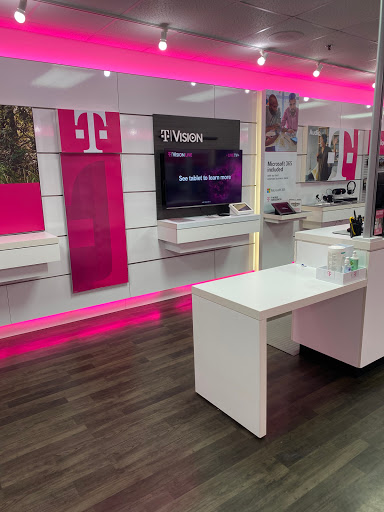 Cell Phone Store «T-Mobile», reviews and photos, 16600 W 159th St #103, Lockport, IL 60441, USA