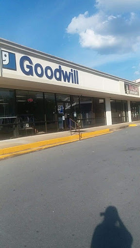 Goodwill, 3010 Bristol Hwy, Johnson City, TN 37601, USA, 