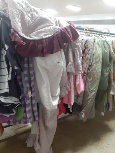 Thrift Store «Gilbert & University Goodwill Retail Store & Donation Center», reviews and photos, 1900 E University Dr, Mesa, AZ 85203, USA