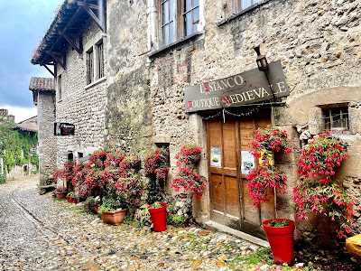 L’estanco à Pérouges