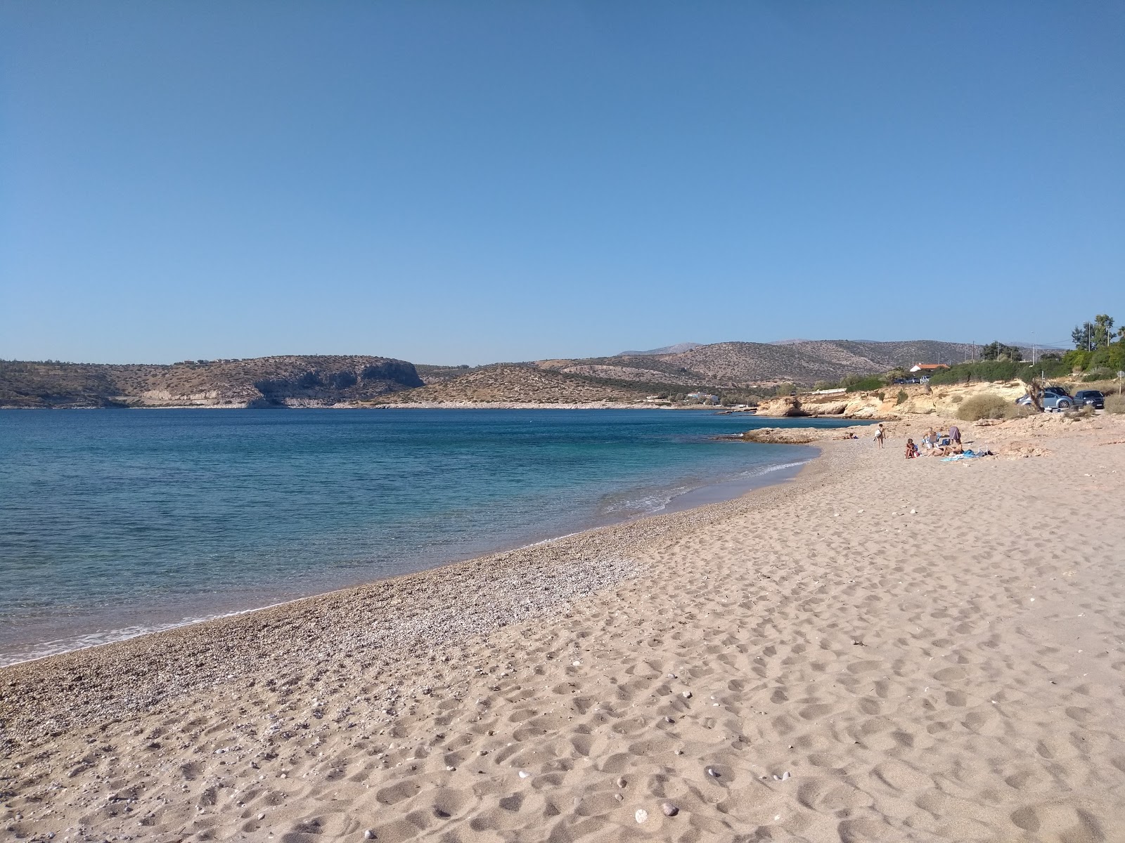 Akrotiri Lombardy'in fotoğrafı turkuaz saf su yüzey ile