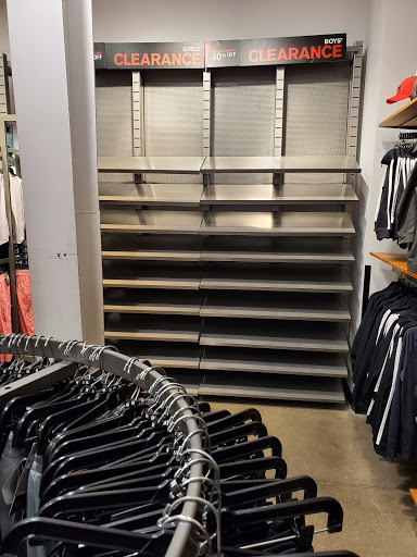 Clothing Store «Under Armour Factory House», reviews and photos, 3026 Outlet Dr, Edinburgh, IN 46124, USA