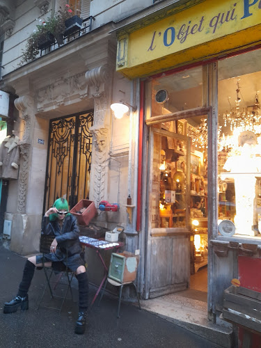 Magasin d'antiquités L'Objet qui Parle Paris