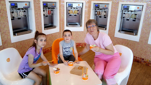 Frozen Yogurt Shop «Orange Leaf Frozen Yogurt», reviews and photos, 1350 NW 18th St, Ankeny, IA 50023, USA
