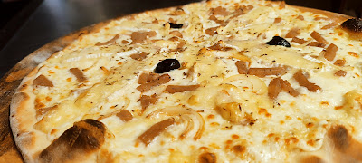 Pizza Au bien garnis à Garons