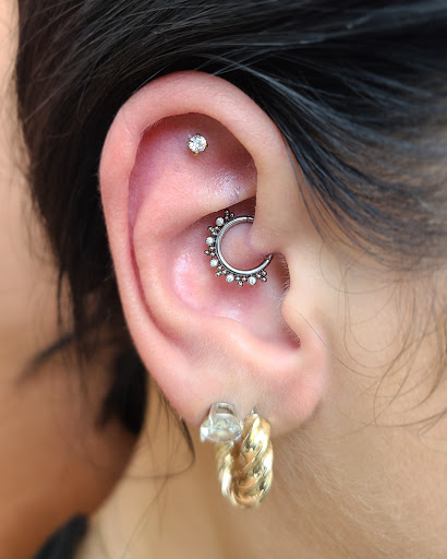 Body Piercing Shop «Skin Gallery Tattooing & Body Piercing», reviews and photos, 1402 Ogden Ave, Downers Grove, IL 60515, USA