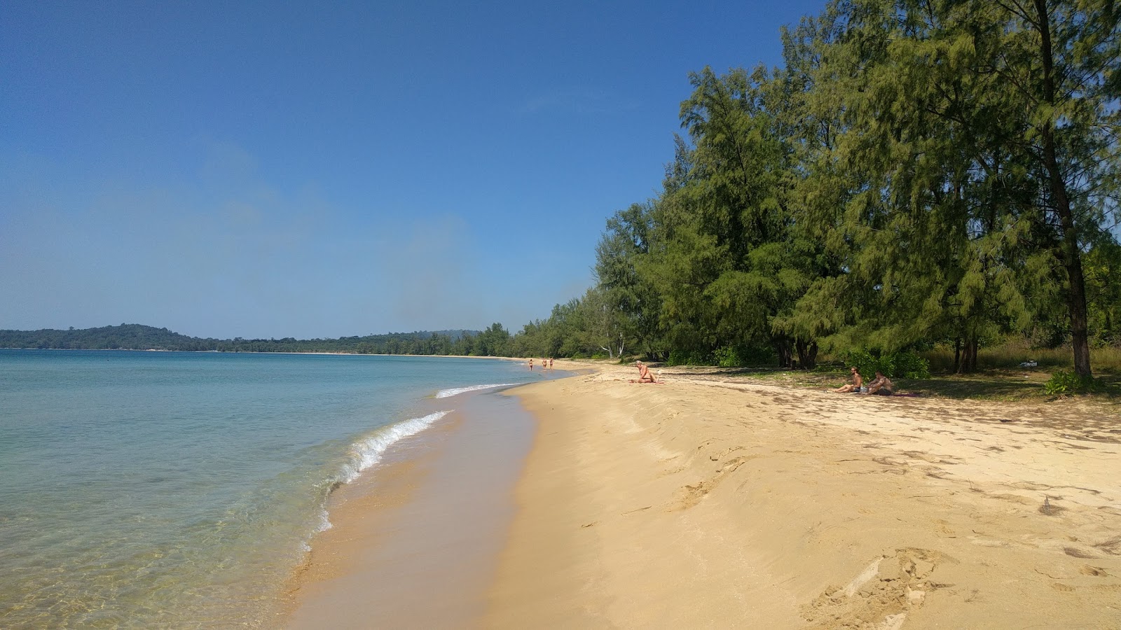 Φωτογραφία του Vung Bau Beach με φωτεινή άμμος επιφάνεια