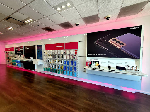 Cell Phone Store «T-Mobile», reviews and photos, 2708 Pinole Valley Rd, Pinole, CA 94564, USA