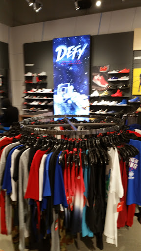 Shoe Store «Finish Line», reviews and photos, 620 Chicago Ridge Mall, Oak Lawn, IL 60453, USA