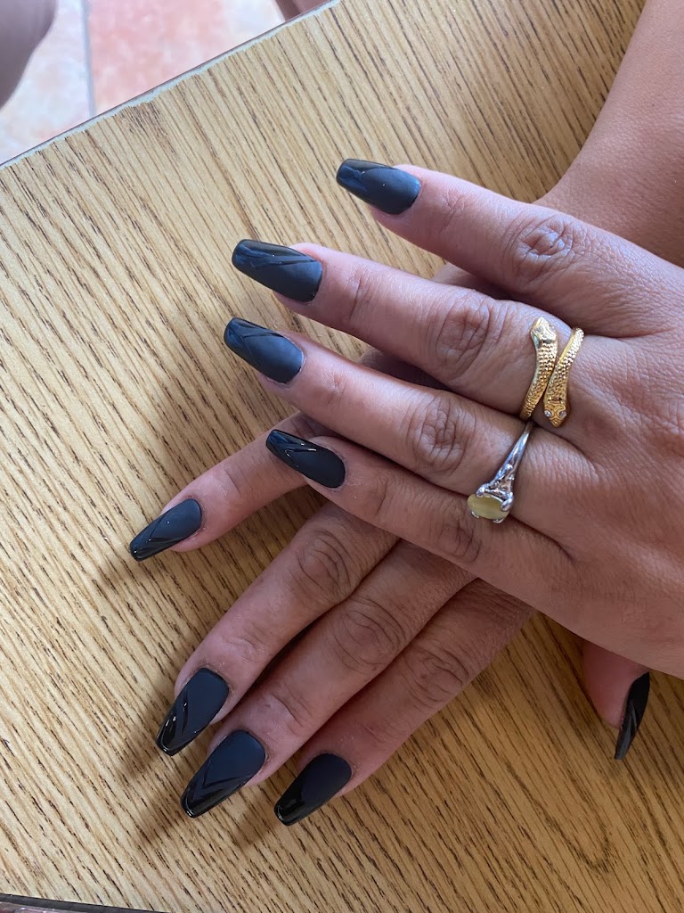 Bee Nails 08062