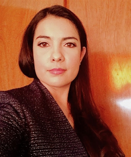 Dra. Rosa María Guerrero Campos, Cirujano plástico