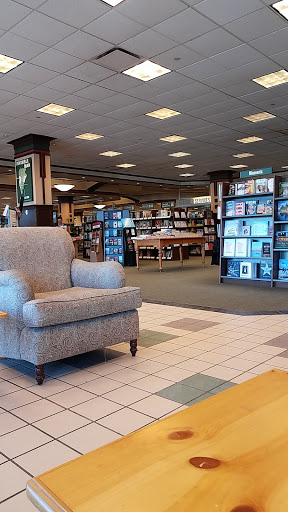 Book Store «Barnes & Noble», reviews and photos, 710 County Hwy 10, Blaine, MN 55434, USA