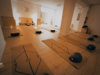 ConCalma Yoga Av. de los Castros, 29, 39005 Santander, Cantabria, España