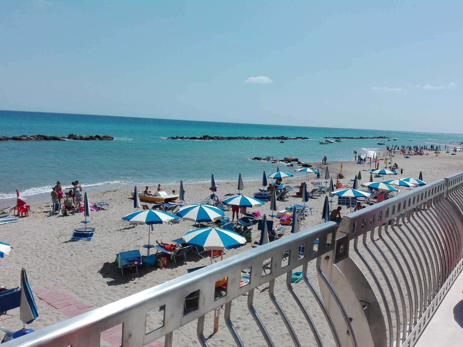 Za Mari beach'in fotoğrafı - rahatlamayı sevenler arasında popüler bir yer