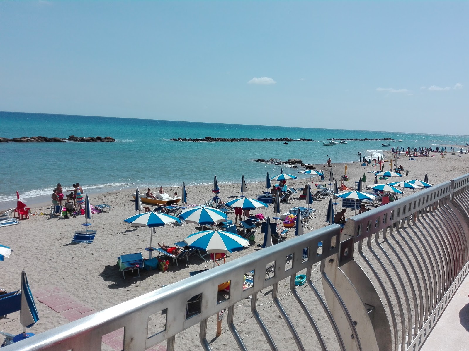 Foto de Za Mari beach y el asentamiento