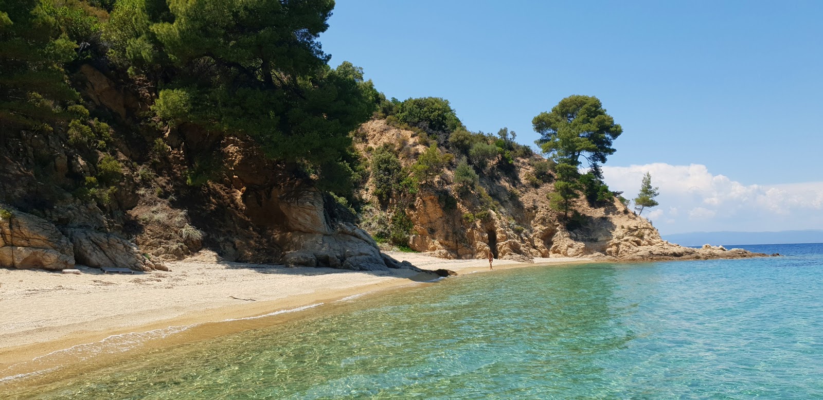 Fotografija Robinson beach z svetel pesek površino