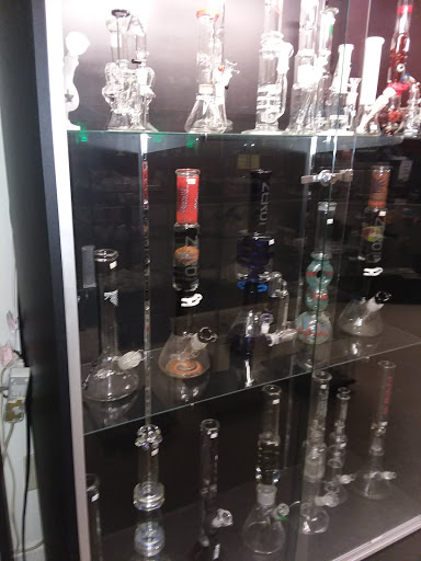 Tobacco Shop «Smokeez Smoke Shop», reviews and photos, 1911 Westminster St, Providence, RI 02909, USA