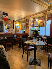 Atmosphère du Restaurant français Le Coin des Amis Montmartre à Paris - n°3