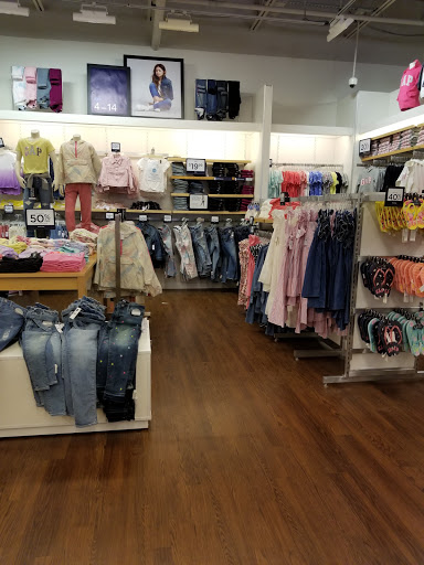 Clothing Store «Banana Republic», reviews and photos, 241 Fort Evans Rd NE, Leesburg, VA 20176, USA