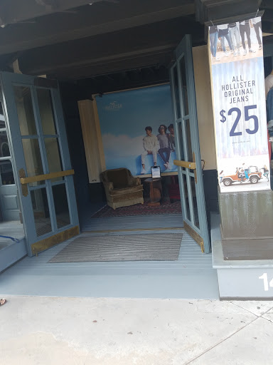 Clothing Store «Hollister Co.», reviews and photos, 14567 SW 5th St, Pembroke Pines, FL 33027, USA