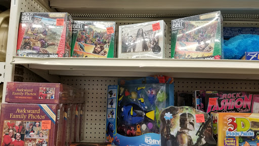 Shopping Mall «Cary Village Square Shopping Center», reviews and photos, 657 Cary Towne Blvd, Cary, NC 27511, USA