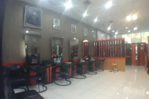 Yopie Salon image