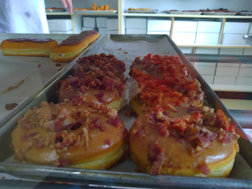 Donut Shop «Apple Fritter Donut Shop», reviews and photos, 741 E 9 Mile Rd, Ferndale, MI 48220, USA