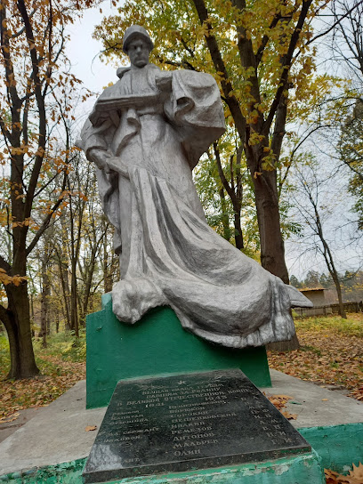 Пам'ятник на братській могилі 7 воїнів