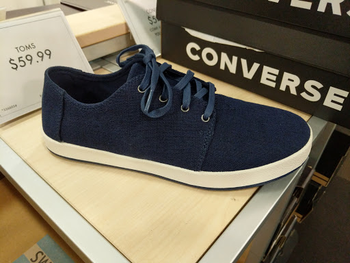 Shoe Store «DSW Designer Shoe Warehouse», reviews and photos, 427 Crossroads Blvd, Cary, NC 27518, USA