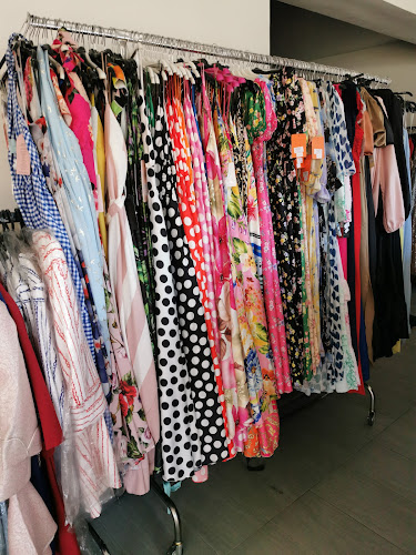 https://www.facebook.com/Lomika-store-347310535615644/