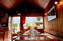 Atmosphère du Restaurant français La Crémerie des Aiguilles à Chamonix-Mont-Blanc - n°3