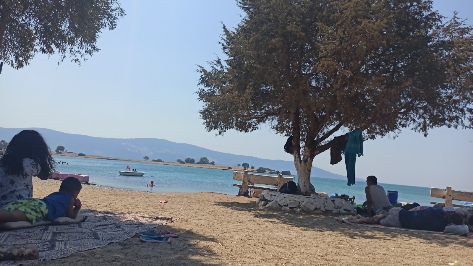 Balpetek beach'in fotoğrafı turkuaz su yüzey ile