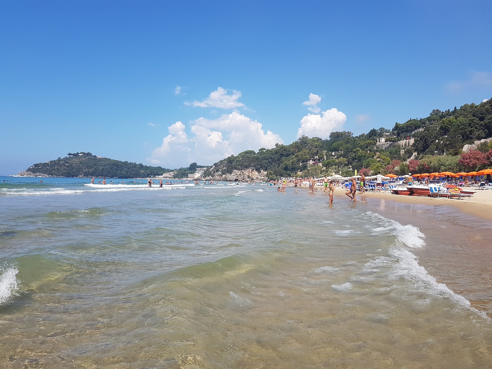 Zdjęcie Spiaggia dell'Arenauta z powierzchnią beżowy piasek