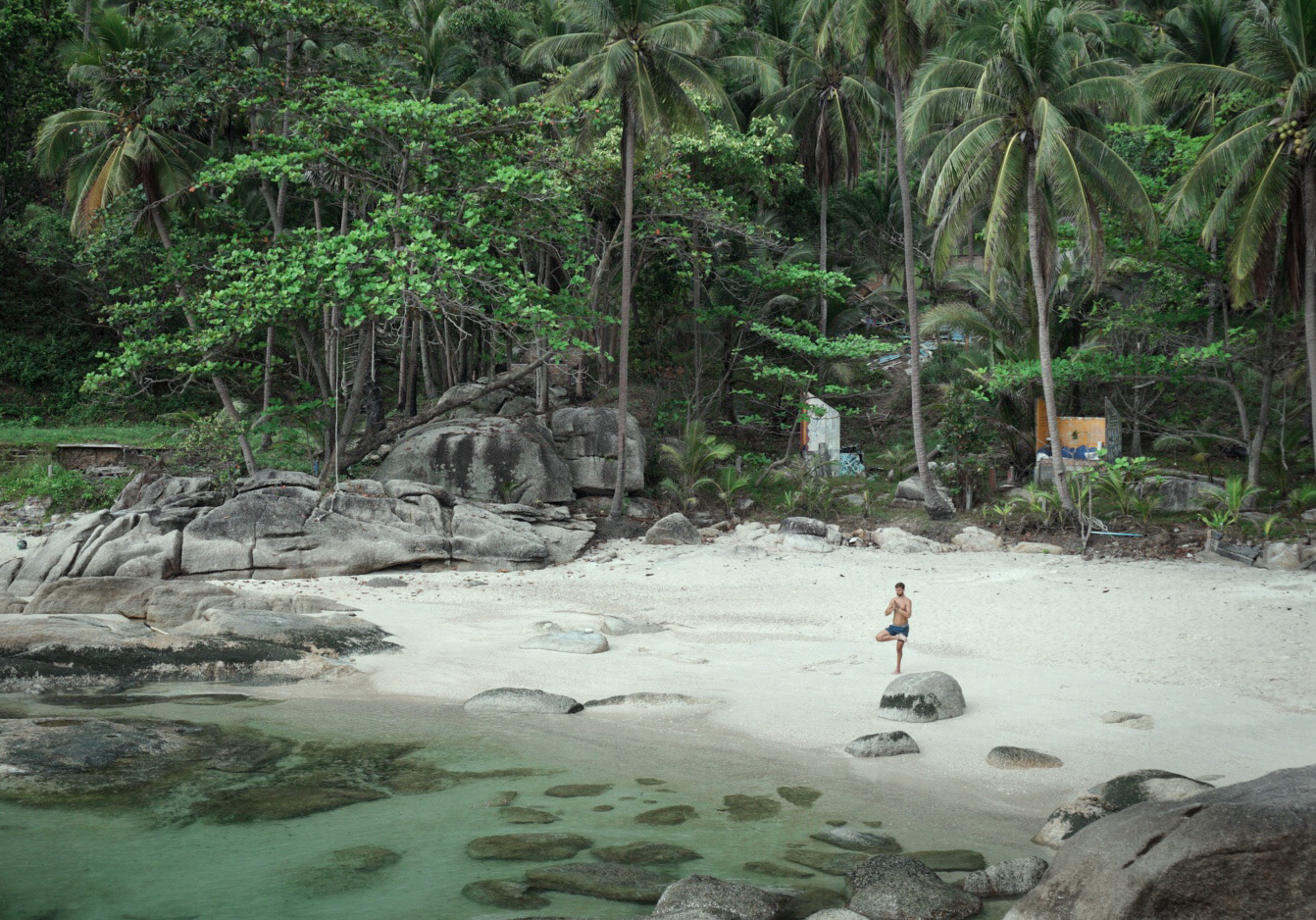 Foto di Haad Thong Reng con una superficie del acqua cristallina