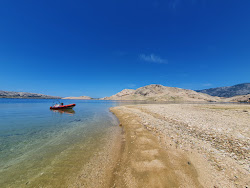 Photo de Plaza Susac protégé par des falaises