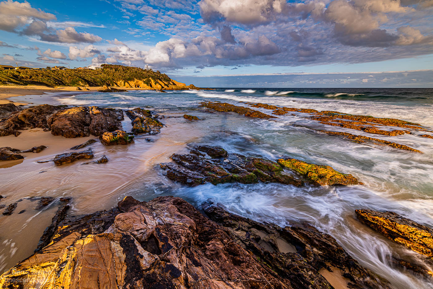 Photo de Beares Beach entouré de montagnes