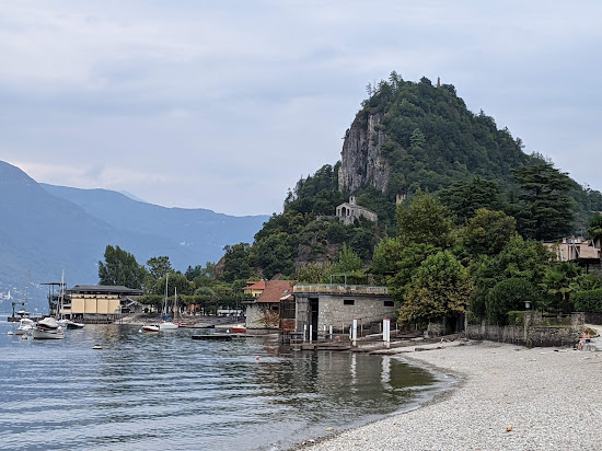 Spiaggia di Castelveccana