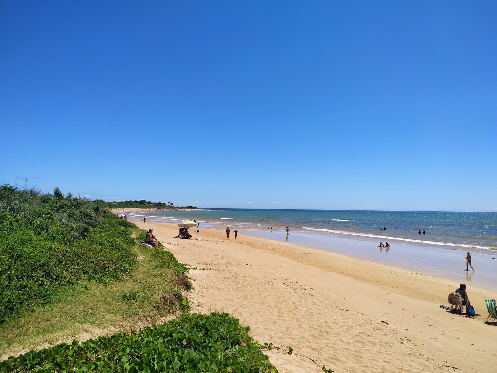 Foto de Praia Ponta dos Fachos com areia brilhante superfície