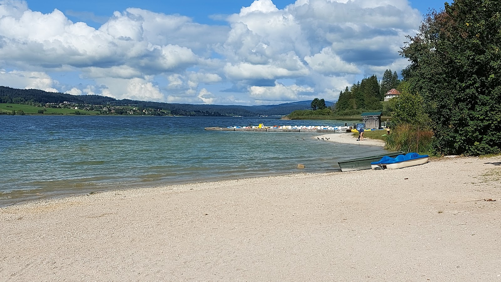 Plage des Perrieres'in fotoğrafı - rahatlamayı sevenler arasında popüler bir yer