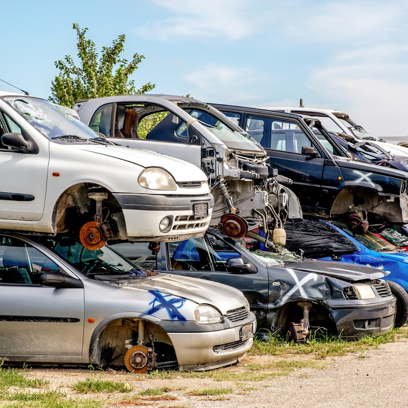 Autodemolizione Autoshok | Demolizione auto e moto, vendita ricambi e accessori per auto