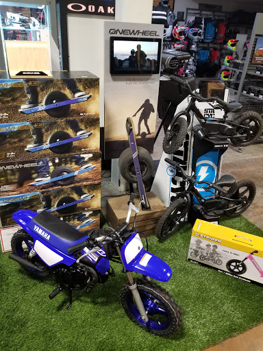 Motorcycle Dealer «Moto United - Beach Cities - Suzuki Polaris Yamaha», reviews and photos, 10401 Alondra Blvd, Bellflower, CA 90706, USA