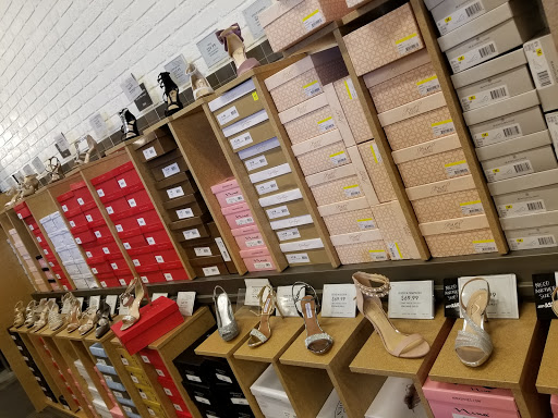 Shoe Store «DSW Designer Shoe Warehouse», reviews and photos, 1885 County Rd D E, Maplewood, MN 55109, USA