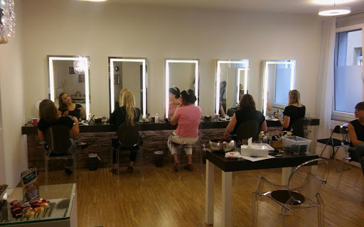 Moni Gutezeit Make-up School