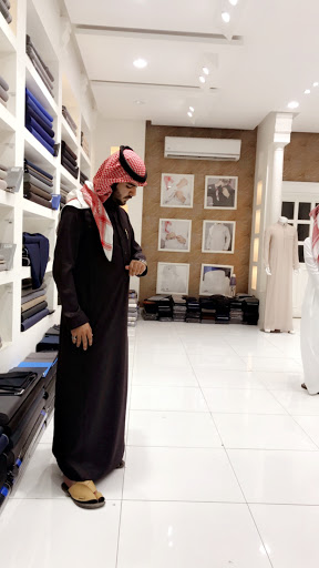 متقن للخياطة الرجالية 