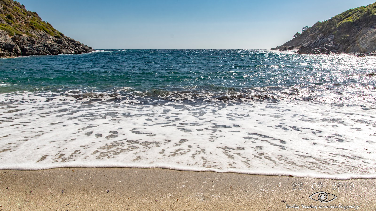 Foto di Koskina 2nd beach con baia piccola