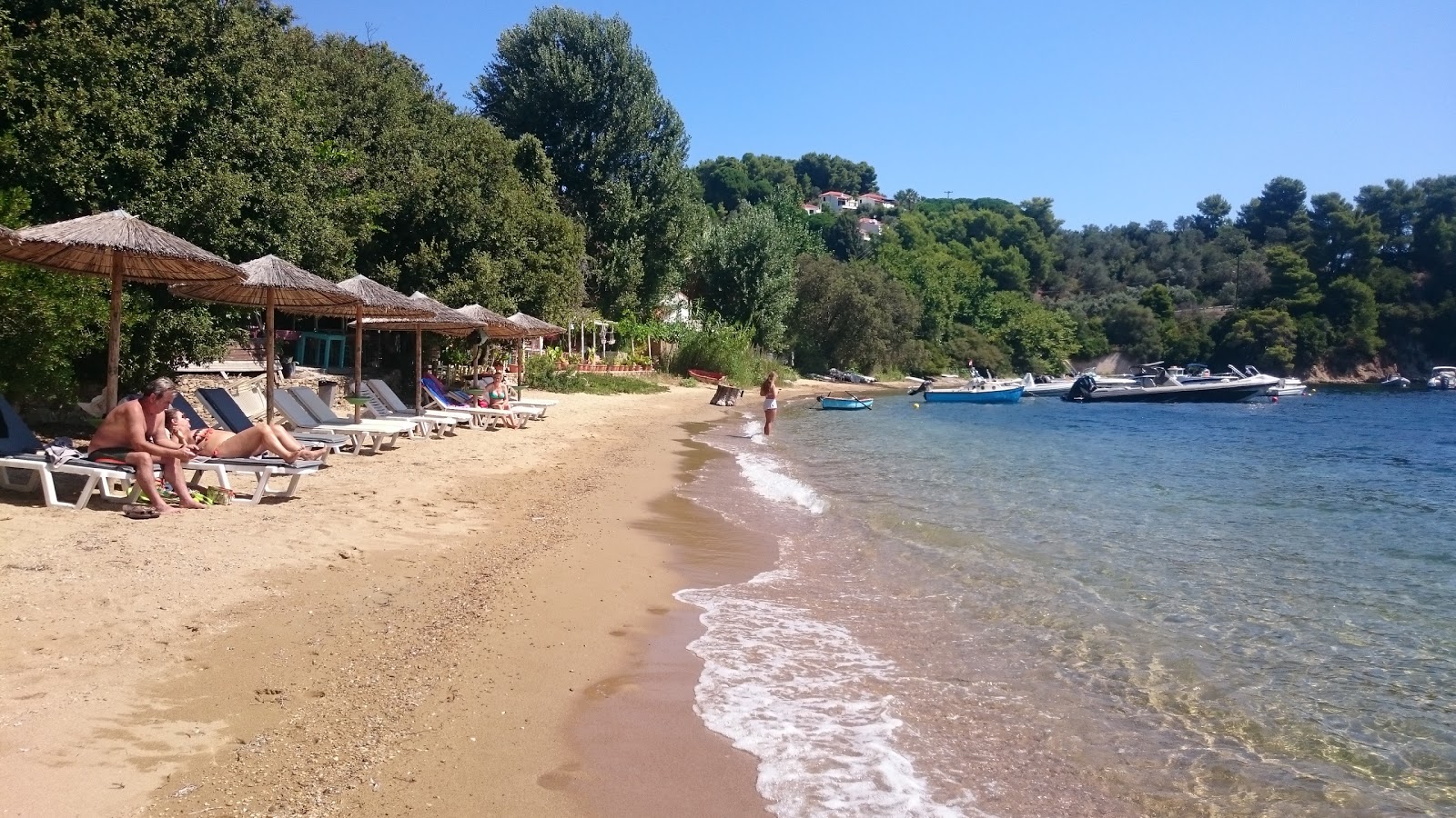 Foto van Sklithri beach met helder zand oppervlakte