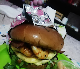 CALIFORNIA BURGER PUERTA REAL photo