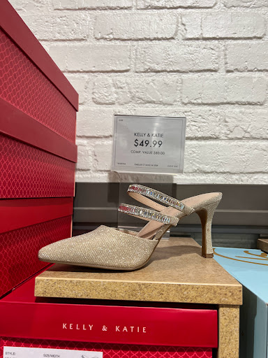 Shoe Store «DSW Designer Shoe Warehouse», reviews and photos, 12997 Fair Lakes Shopping Center, Fairfax, VA 22033, USA