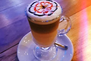Senfoni chocolate café image